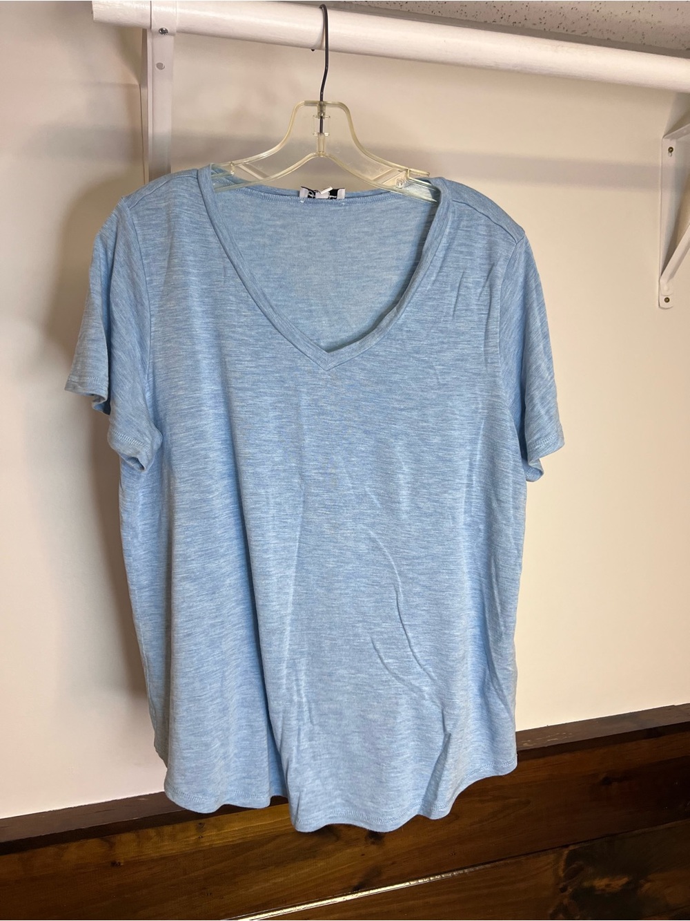 Jessica Simpson Light Blue V-Neck Women's Tee- L